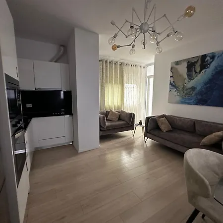 Cozy Family Near Pazari I Ri 2-bedroom Stayin Appartamento Tirana