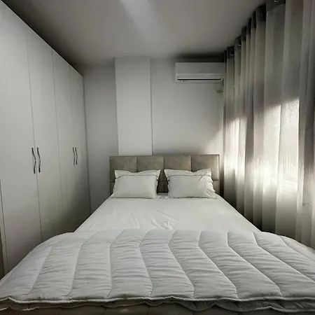 Appartamento Cozy Family Near Pazari I Ri 2-bedroom Stayin *