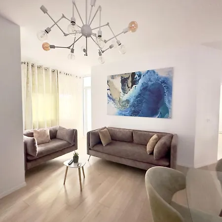 Cozy Family Near Pazari I Ri 2-bedroom Stayin Apartment *