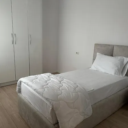 Cozy Family Near Pazari I Ri 2-bedroom Stayin דירה *